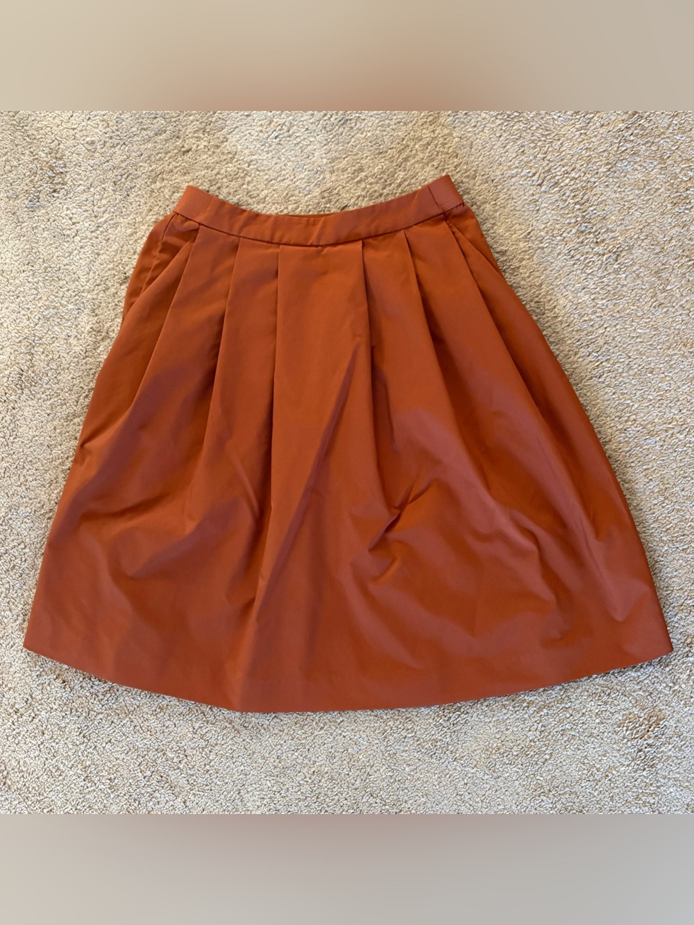 Uniqlo Women's Rust Orange Pleated Flared Skirt size XS 24” Waist